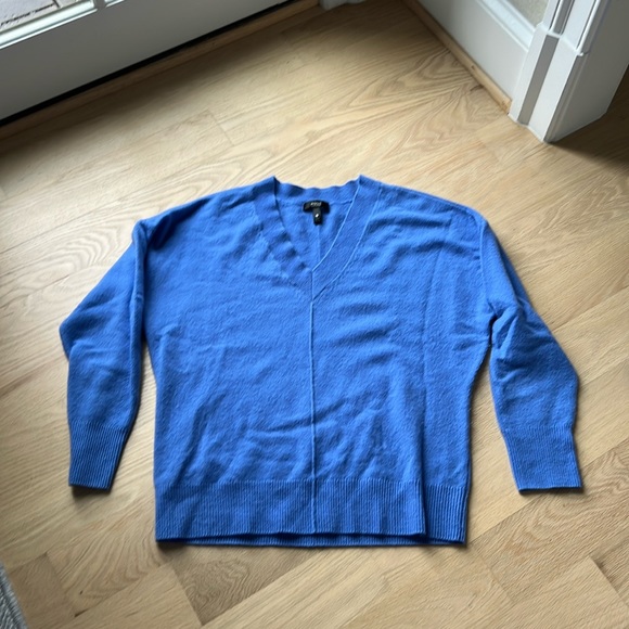 Very pretty blue Aqua cashmere sweater. - Picture 1 of 3
